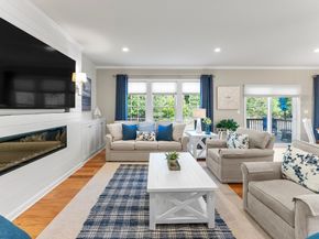 198 Stonehaven Dr, Weymouth MA 02190