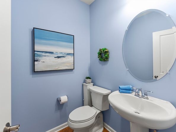 198 Stonehaven Dr, Weymouth MA 02190