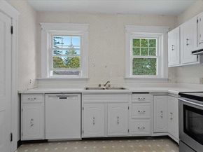 28 Cascade Rd, Worcester MA 01602