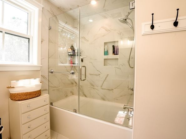 37 Trifiro Rd, Billerica MA 01821