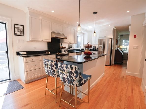 37 Trifiro Rd, Billerica MA 01821