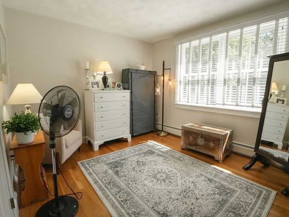 37 Trifiro Rd, Billerica MA 01821