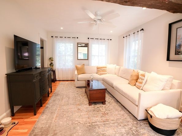 37 Trifiro Rd, Billerica MA 01821