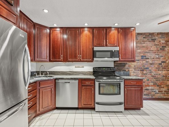 8 Wiget St 1, Boston MA 02113