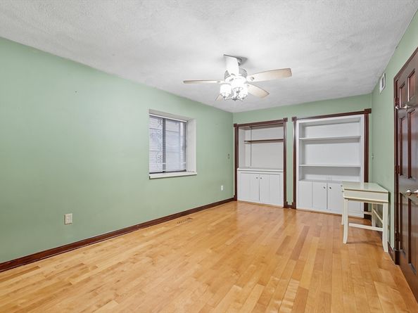 8 Wiget St 1, Boston MA 02113