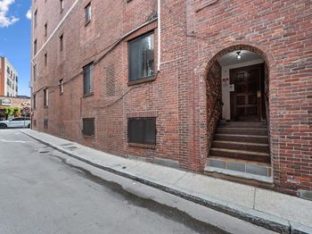 8 Wiget St