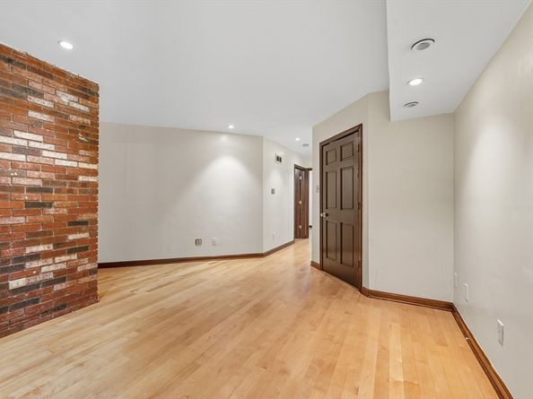 8 Wiget St 1, Boston MA 02113