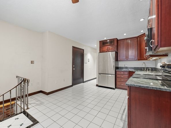 8 Wiget St 1, Boston MA 02113