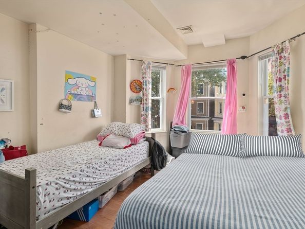139 Chelsea St, Boston MA 02128