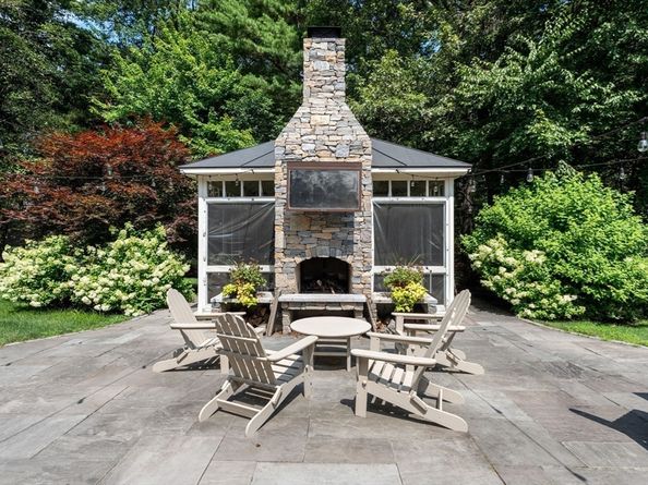 114 Fox Run Rd, Bolton MA 01740