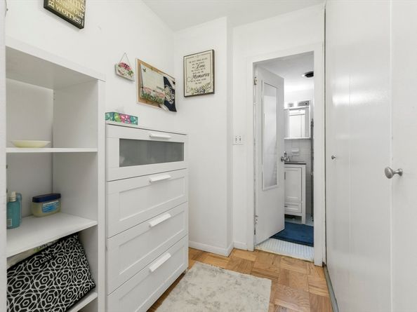 6 Whittier Pl 8P, Boston MA 02114
