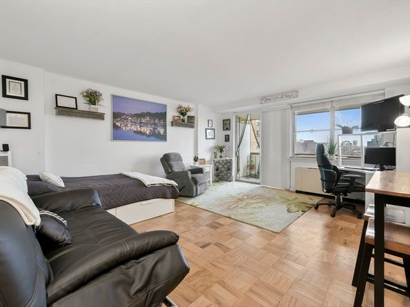 6 Whittier Pl 8P, Boston MA 02114