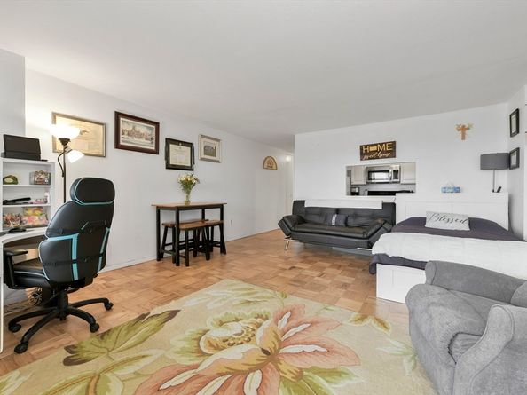 6 Whittier Pl 8P, Boston MA 02114