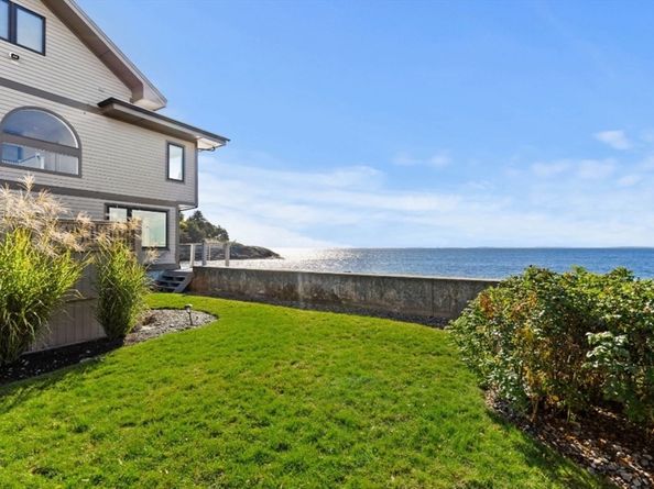 183 Bass Point Rd, Nahant MA 01908