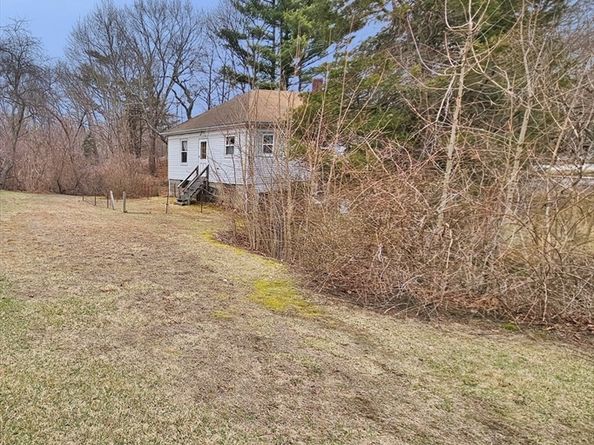 27 Nicks Rock Rd, Plymouth MA 02360