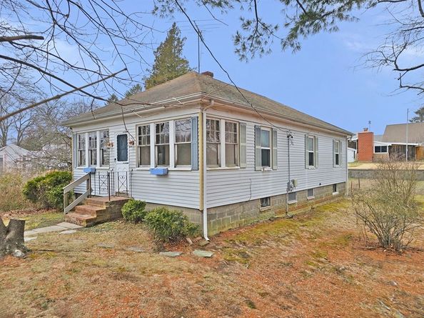 27 Nicks Rock Rd, Plymouth MA 02360