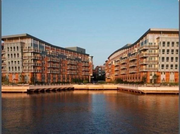 2.5 Battery Wharf 2408, Boston MA 02109