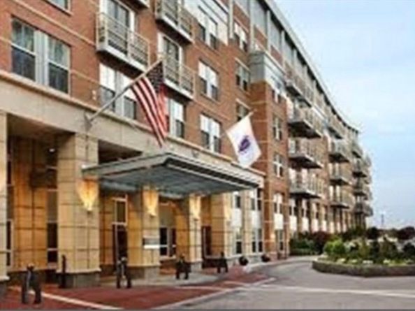 2.5 Battery Wharf 2408, Boston MA 02109