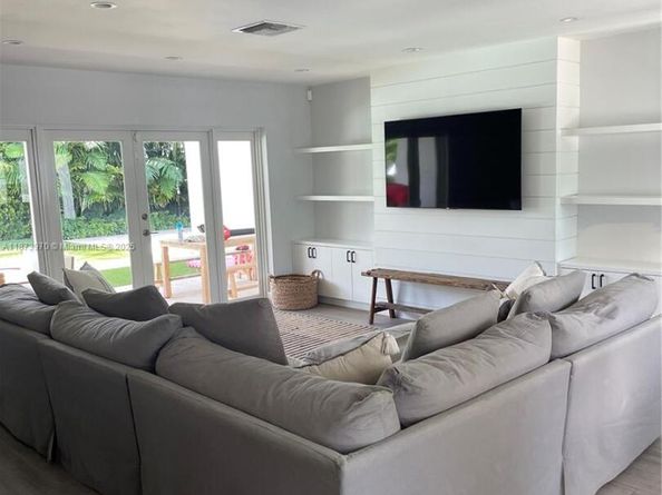 8921 SW 48th St, Miami FL 33165