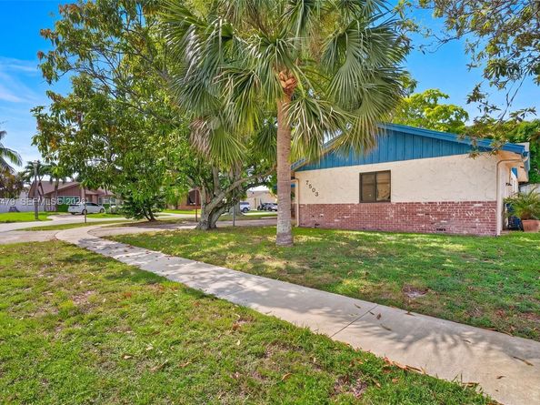 7508 SW 6th Ct, North Lauderdale FL 33068