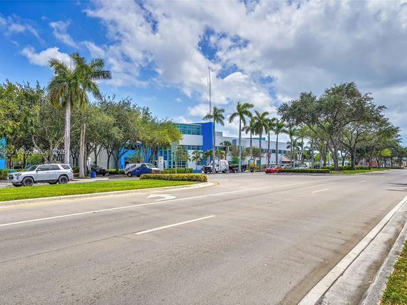 1851 NE 168th St A8, North Miami Beach FL 33162
