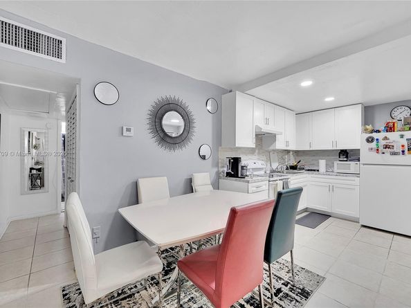 1851 NE 168th St A8, North Miami Beach FL 33162