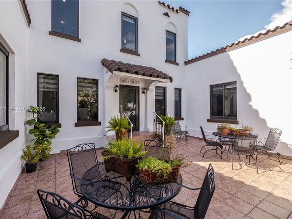 2152 SW 10th St, Miami FL 33135