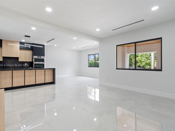 4800 SW 61st Ave, Davie FL 33314