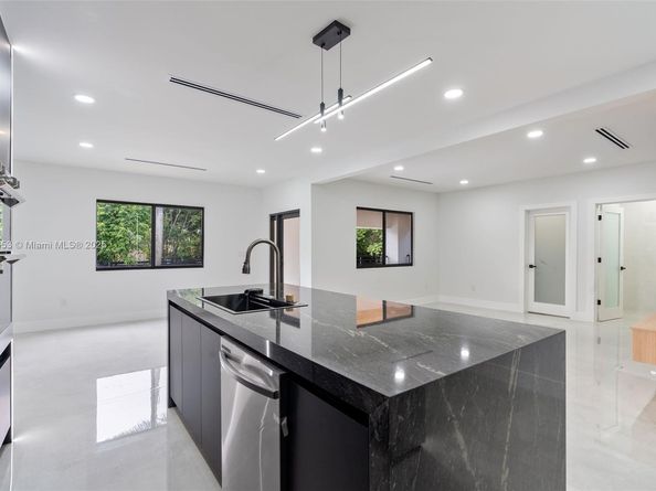 4800 SW 61st Ave, Davie FL 33314