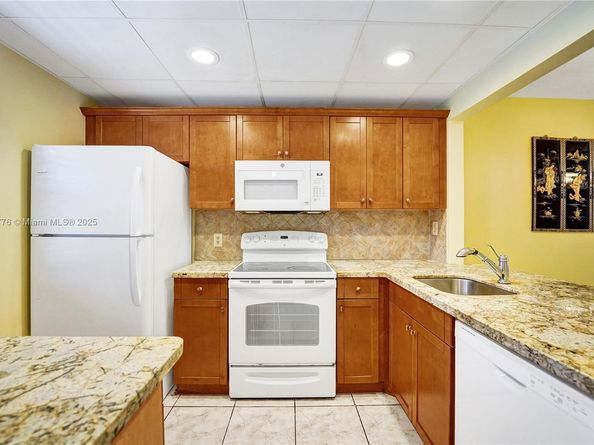 10332 Sunrise Lakes Blvd 206, Sunrise FL 33322