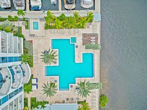 17111 Biscayne Blvd 2001, North Miami Beach FL 33160