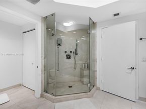 17111 Biscayne Blvd 2001, North Miami Beach FL 33160