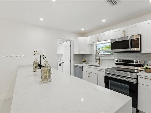 9207 SW 49th Pl, Cooper City FL 33328