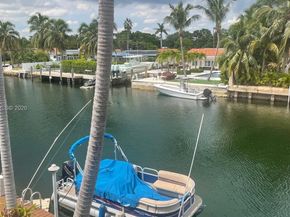 2225 NE 123rd St 204, North Miami FL 33181