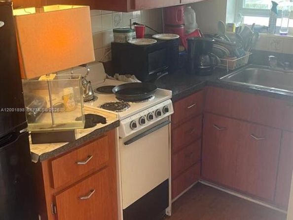 2225 NE 123rd St 204, North Miami FL 33181