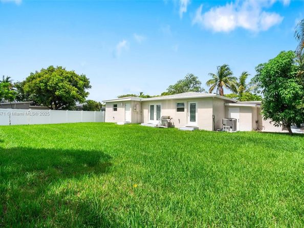 2001 N 22nd Ave, Hollywood FL 33020