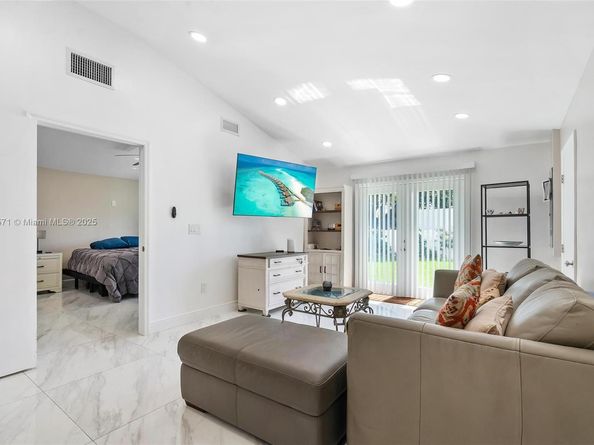 2001 N 22nd Ave, Hollywood FL 33020