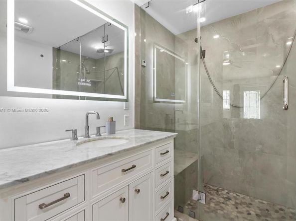 2001 N 22nd Ave, Hollywood FL 33020