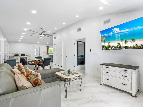 2001 N 22nd Ave, Hollywood FL 33020