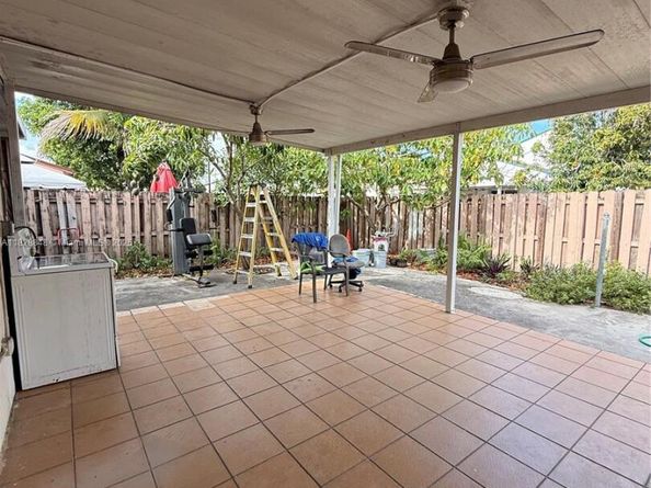 19926 NW 67th Pl, Hialeah FL 33015