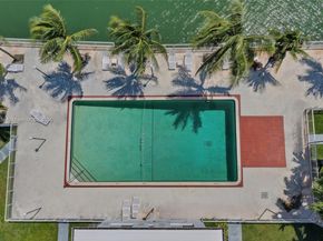 7207 Bay Dr 25, Miami Beach FL 33141