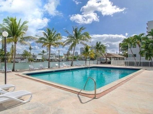 7207 Bay Dr 25, Miami Beach FL 33141