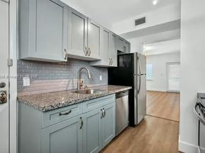 7207 Bay Dr 25, Miami Beach FL 33141