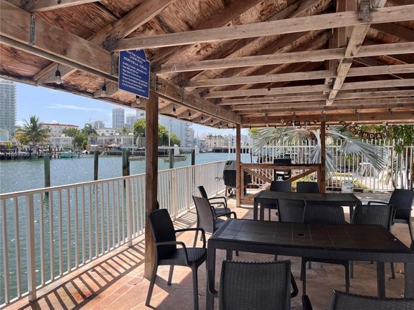 7207 Bay Dr 25, Miami Beach FL 33141