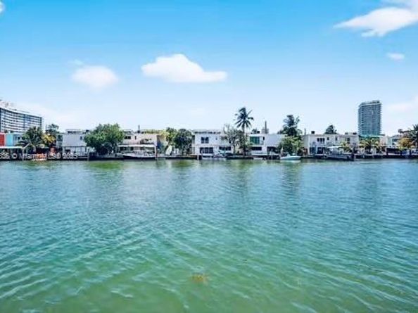 7207 Bay Dr 25, Miami Beach FL 33141