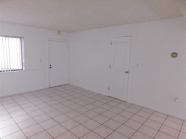 8005 SW 107 Av 118, Miami FL 33173