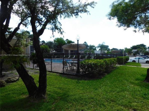 8005 SW 107 Av 118, Miami FL 33173