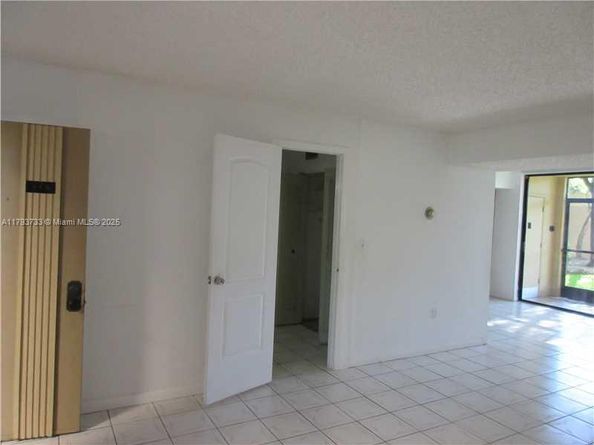 8005 SW 107 Av 118, Miami FL 33173