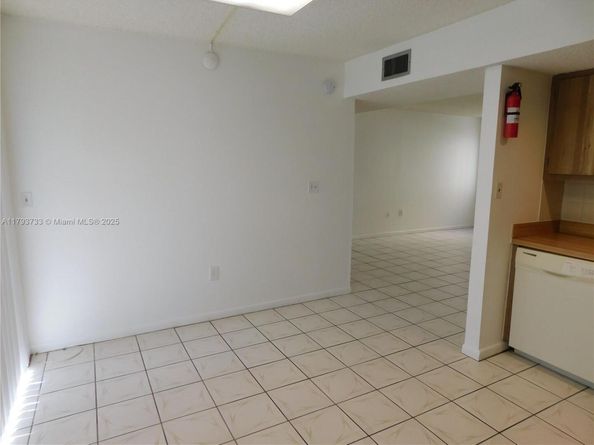8005 SW 107 Av 118, Miami FL 33173