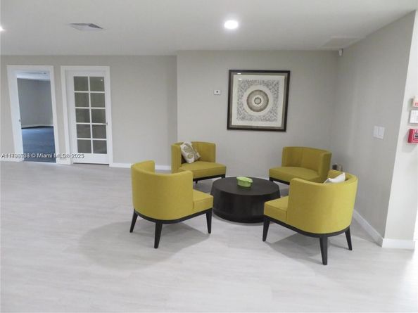 8005 SW 107 Av 118, Miami FL 33173